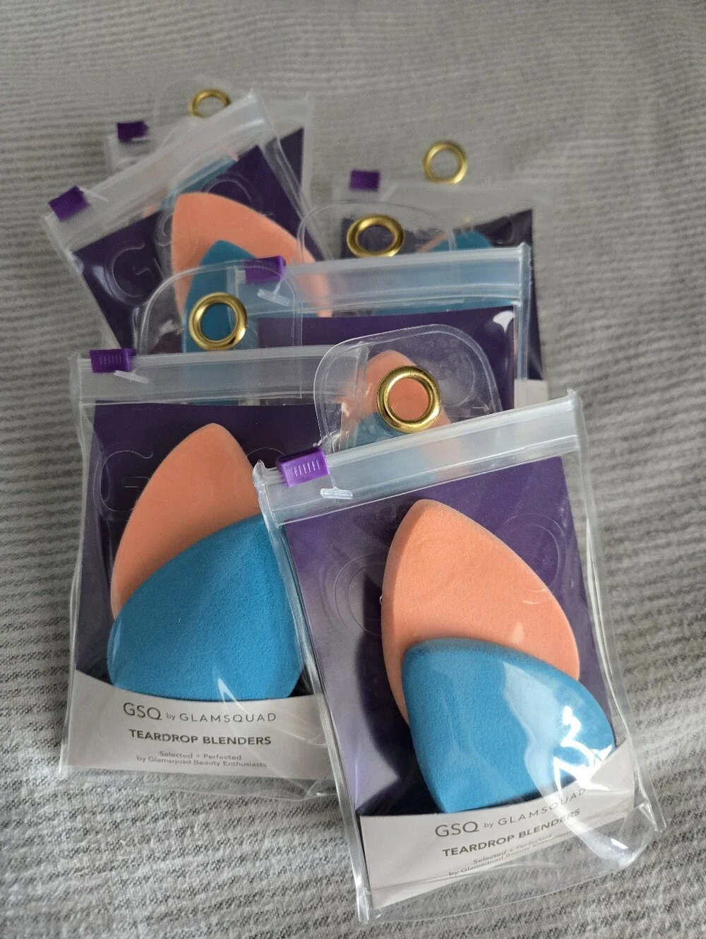 12 CT GSQ by GLAMSQUAD Teardrop Beauty Blenders
